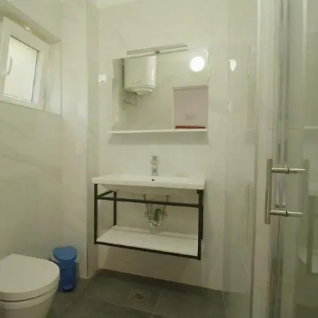 بيت ضيافة With A Parking Space - 2245 3*