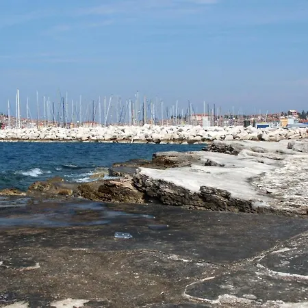 Casa de hóspedes With A Parking Space - 2245 3*