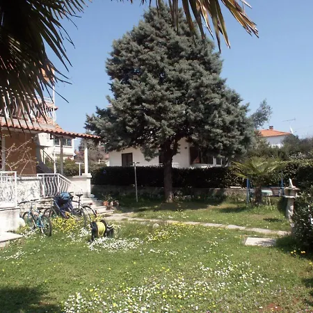 Πανσιόν With A Parking Space - 2245