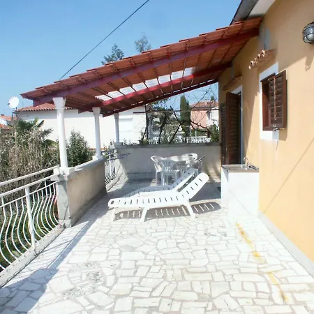 Konukevi With A Parking Space - 2245 Rovinj