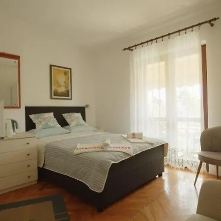 With A Parking Space - 2245 Gostinjska kuća