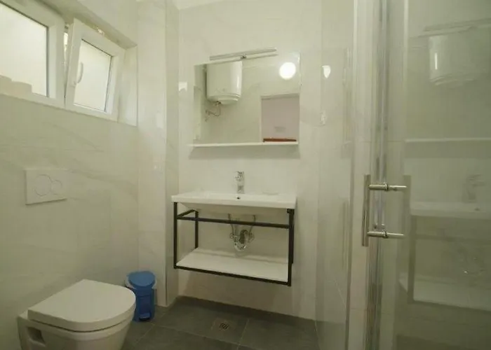 Gostinjska kuća With A Parking Space - 2245 3*