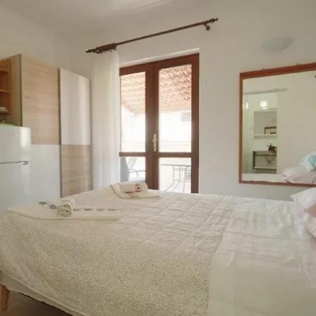 With A Parking Space - 2245 Guest house 3*